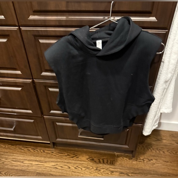 ALO Yoga Tops - ALO Black Sleeveless Hoodie